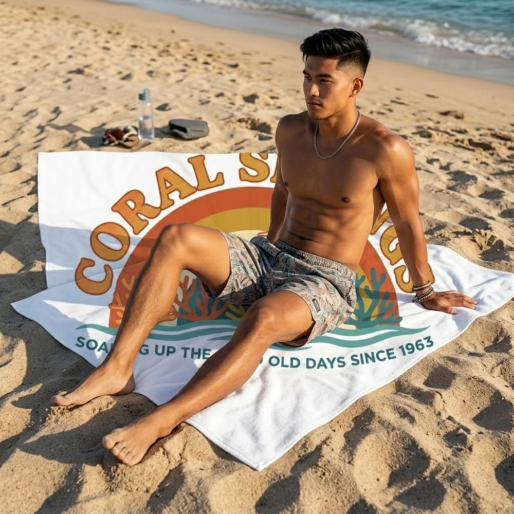 Coral Springs — Soaking Up the Good Old Days Retro Sunset Beach Towel